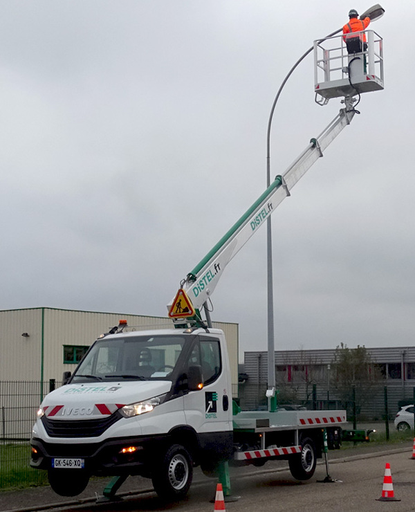 Location camion nacelle 20 mètres Maeda
