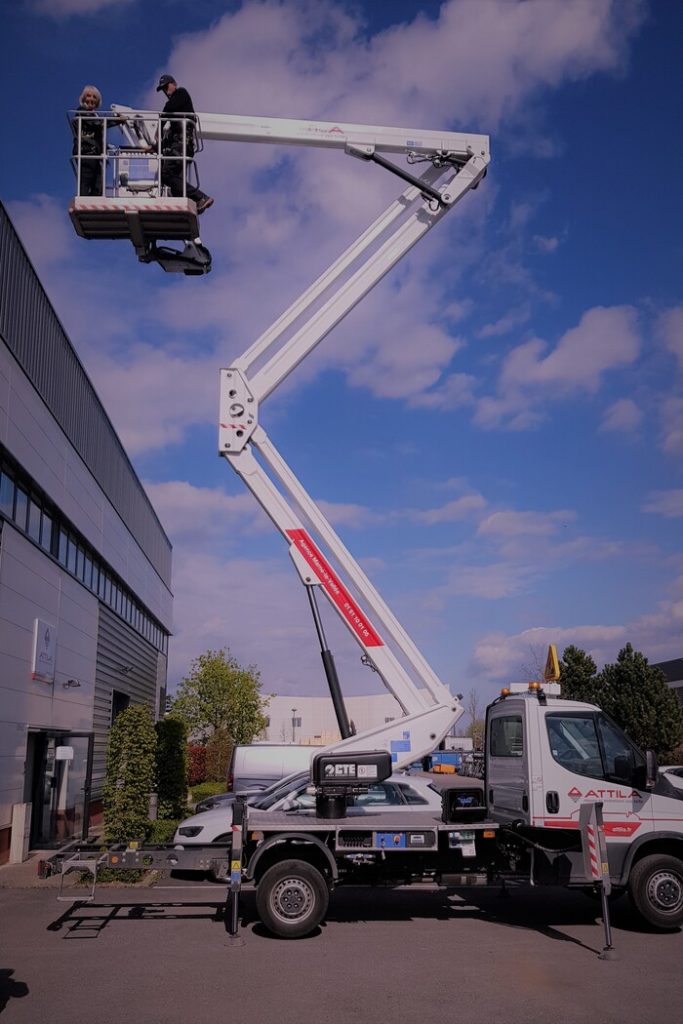 Location camion nacelle 20 mètres Maeda