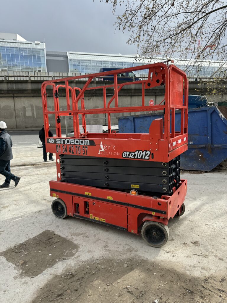 Nacelle ciseau 12 mètres électrique 4x4 Sinoboom